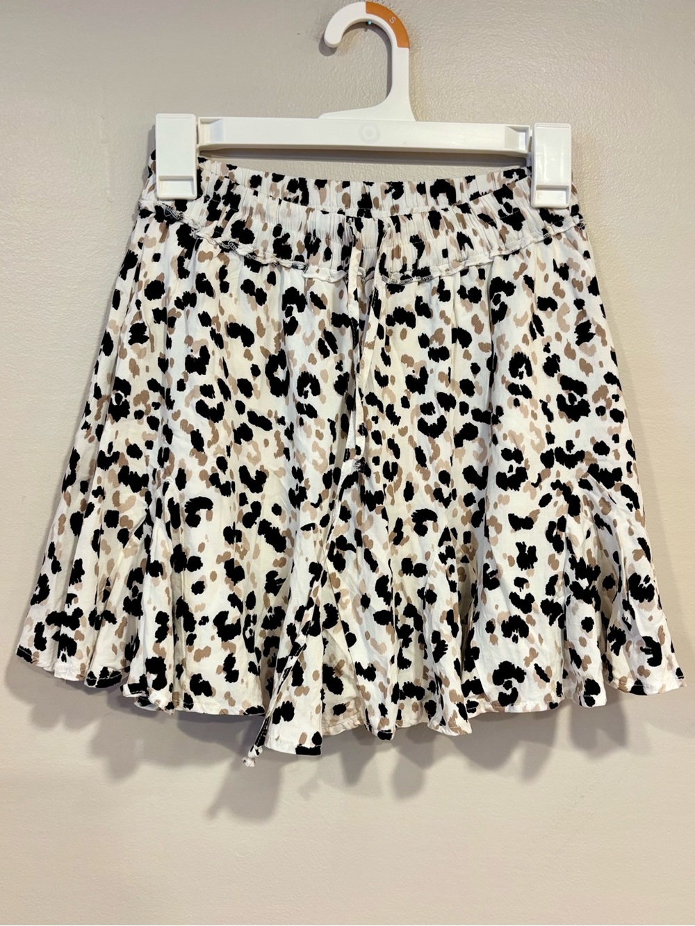 Mi Ami Francesca's Collections White Leopard Print Ruffle Mini Skirt Women's S